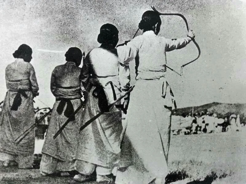 Women Archers